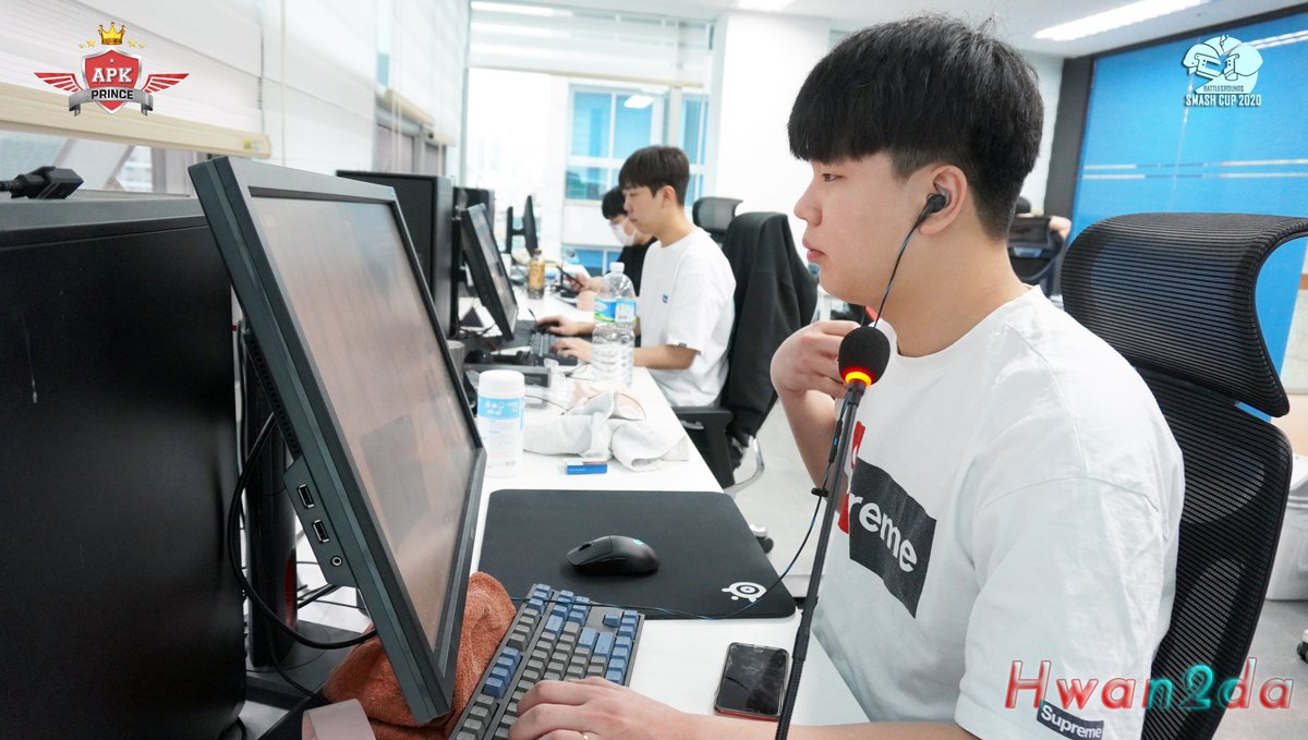 GOnGOPrince's tweet photo. [APK PRINCE PUBG TEAM]
배틀그라운드 스매쉬컵 2020 시즌2
몰래찍은 현장 스케치 영상
선수분들에게 힘이나는 응원 메세지 부탁드리겠습니다.
#PUBG #배틀그라운드 #APK프린스 #APK #KIMGONI #Hwan2da #Rain1ng #maczora #NEFiEX https://t.co/dpTg1rh8OA