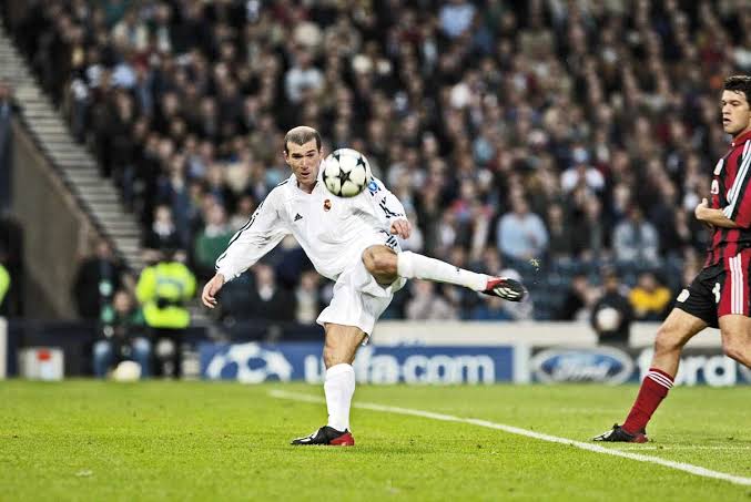 WHICH GOAL IS MORE BEAUTIFUL?- Zinedine Zidane's Volley- Robin Van Persie's Flying header- Oliver Giroud's Scorpion kick - Cristiano Ronaldo's Bicycle kick