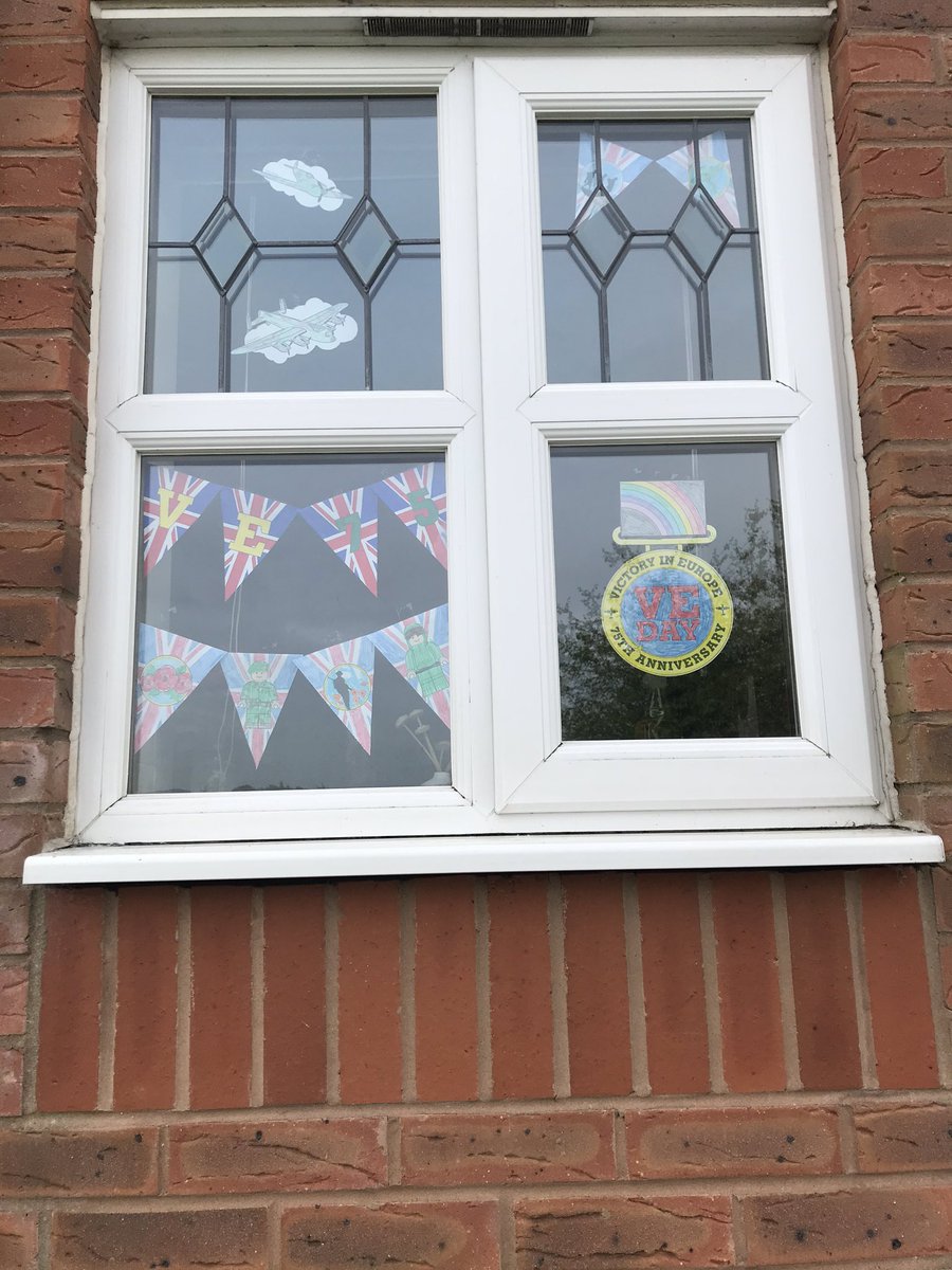 KayLinaker's tweet photo. VE Day Party Decorations! @KingsfieldSch 🎉 https://t.co/vyTDQhzgbQ