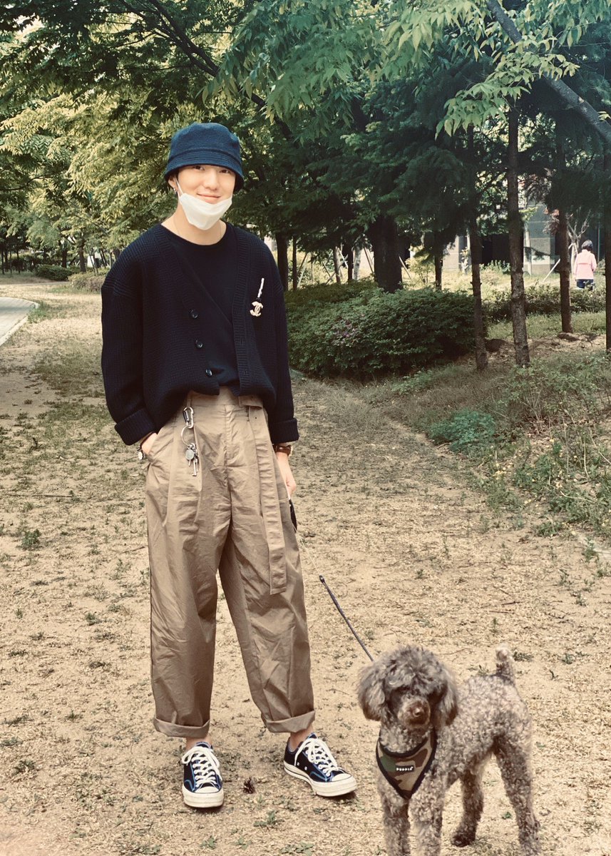 official_yoon_'s tweet photo. 토르 저기 봐봐!!🐶 https://t.co/FSEA9zQRt1
