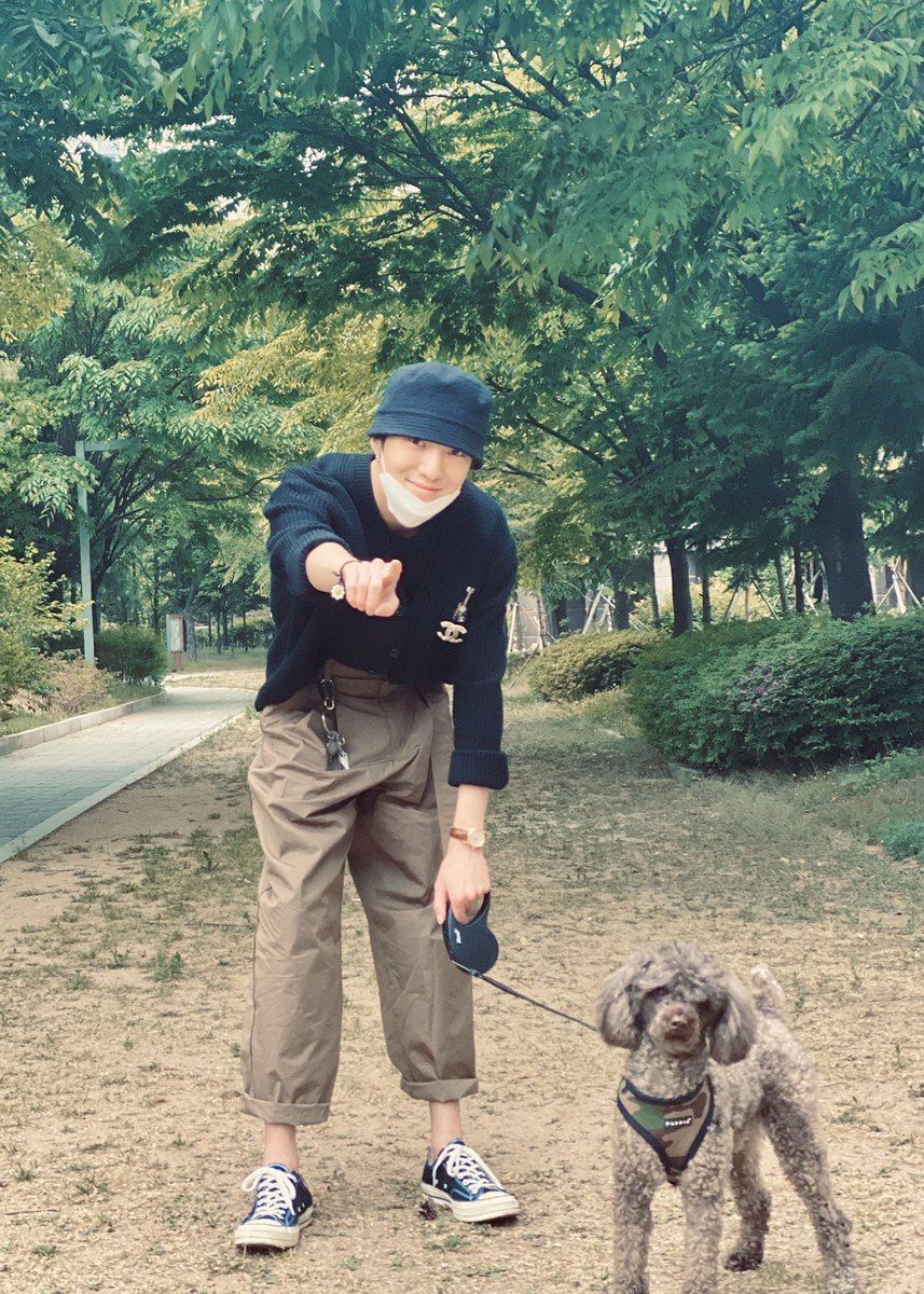 official_yoon_'s tweet photo. 토르 저기 봐봐!!🐶 https://t.co/FSEA9zQRt1