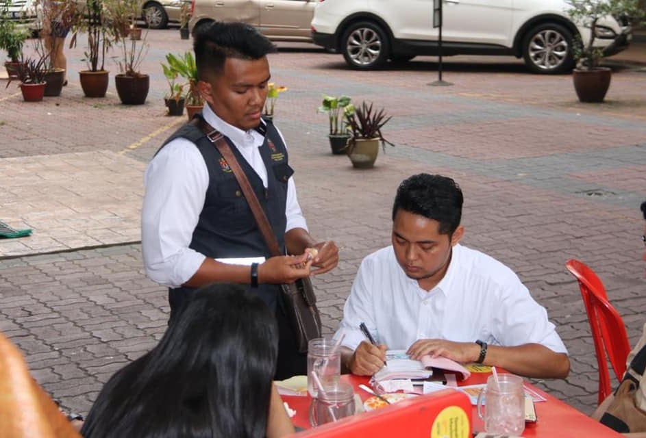 BeritaDimensi's tweet photo. Walaupun operasi Penguatkuasaan Peraturan - Peraturan Kawalan Hasil Tembakau dilakukan, bilangan individu merokok masih tinggi, kata Datuk Dr Noor Hisham Abdullah
https://t.co/ZqficRiuDo
Gambar: https://t.co/NsGeHPcoQb
#BeritaDimensi #Laranganmerokok #Premismakanan https://t.co/oDWU61g76c