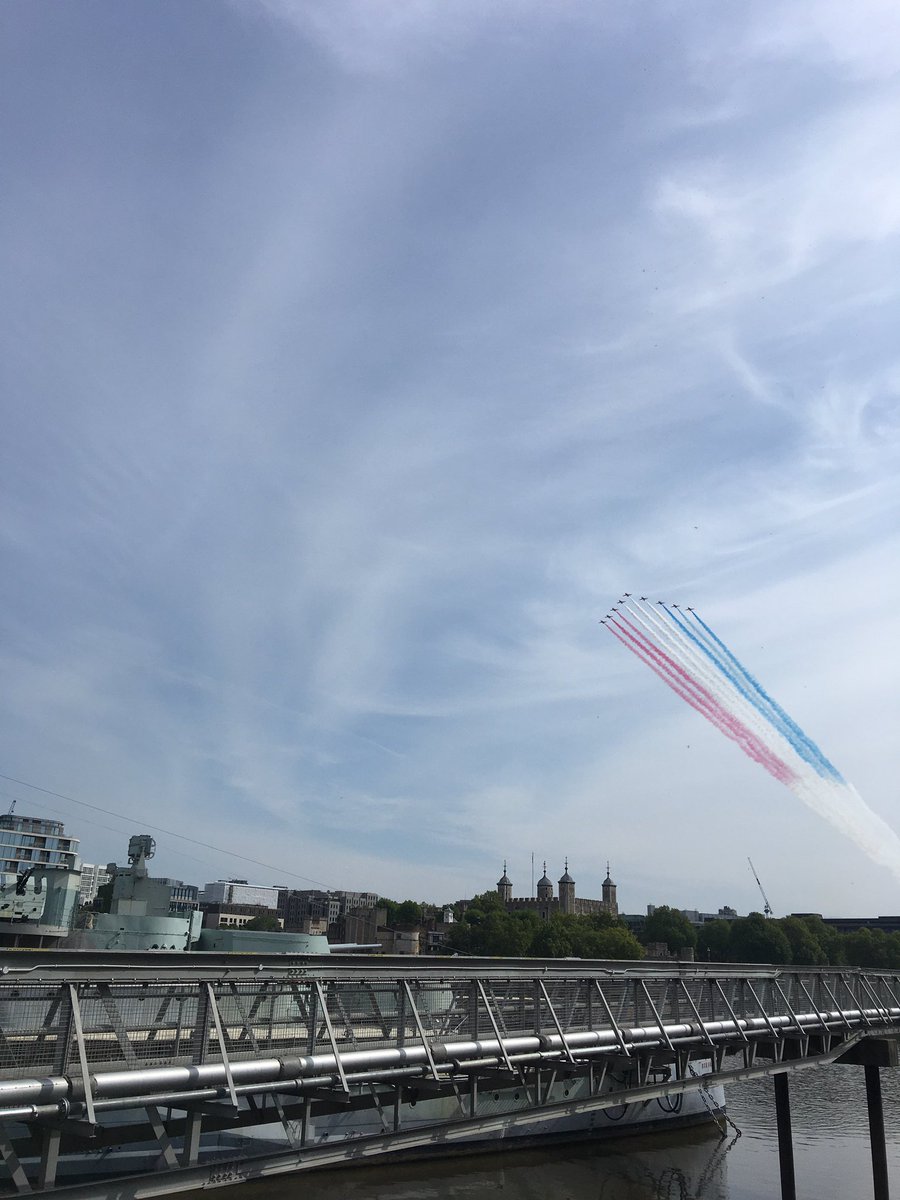 Timed our daily walk pretty well I think. #VEDay75 <a href="/rafredarrows/">Red Arrows</a> looking gorgeous over the Thames