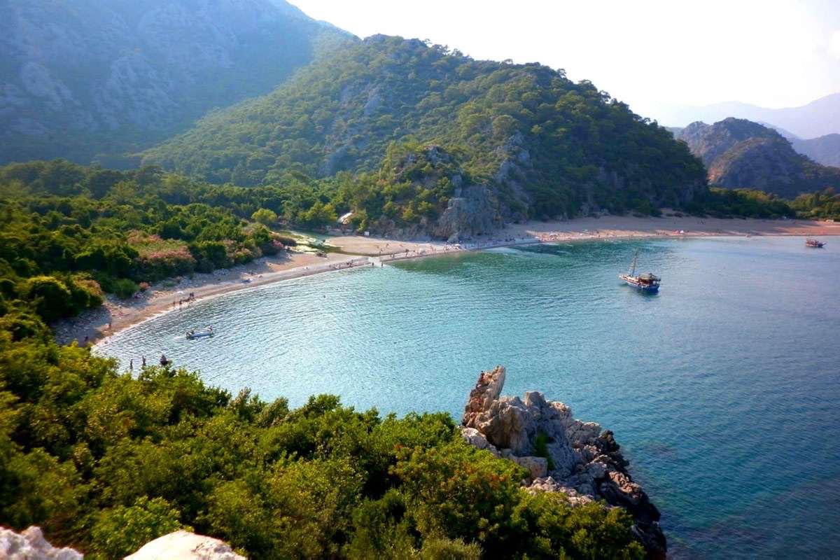 baskomsernevzat's tweet photo. Lafa geldi mi ülkemizin muhteşem tarihi, cennet doğası diye atıp tutanlar, tarihimizi ve doğamızı acımasızca yok ediyorlar. Olimpos’un imara açılmasına oy verenlerin elleri kırılsın. #olimposadokunma https://t.co/QRhHWKAtoB