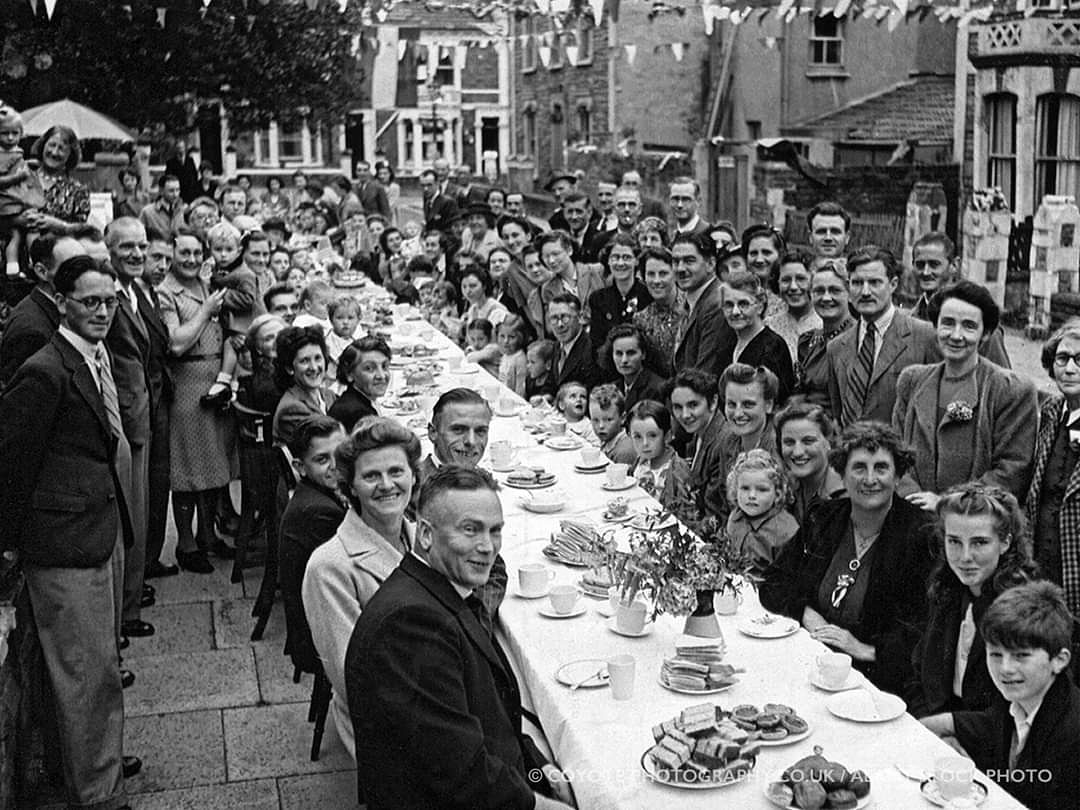 unit_2020's tweet photo. Today is the 75th anniversary of VE Day: the day when people across the Commonwealth marked the end of war in Europe with a mixture of jubilation 🎉 and quiet reflection on the many sacrifices which had been made for peace. 🇬🇧
#ej2020 #adventure #scoutingathome #SkillsForLife https://t.co/qBCkJ0LfVC