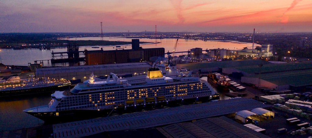 london_cruise's tweet photo. Last night at sunset the  crew on the #spiritofdiscovery @SagaUK   in the #portoftilbury displayed another tribute this time to mark VE Day. @forthports @capitalcruising https://t.co/aks5OW1nGe
