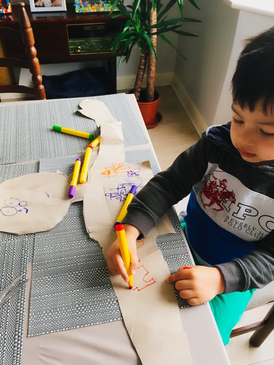 gerliepeel's tweet photo. @mrsseatonaps and @APSMissButler  Good day Ms. Butler and Mrs. Seaton, James made a mail hug outline for his cousins who live just 10 doors from our house. Did writing on the sand  and dance while painting the fence. Hope you have a fab day and Happy weekend everyone.❤️ https://t.co/hemHnNaDTp