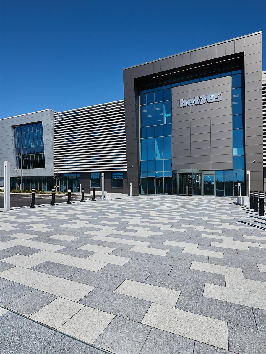 Tobermore's tweet photo. This week's #FeatureProjectFriday showcases the contemporary HQ of @bet365 in Staffordshire!

Tobermore's vibrant Fusion block paving provided the perfect contemporary hard landscaping solution sought by architects @WOODGOLDSTRAW

Full case study ➡️ https://t.co/uWxEHdr3F4 https://t.co/ncx1b81aO9