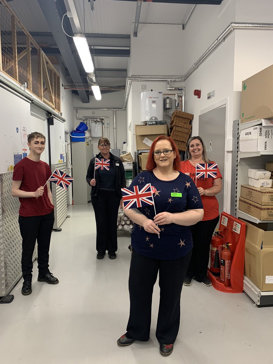 eejsmith76's tweet photo. Social distancing VE Day celebrations at Renishaw @mycoopfood @GlidewellGavin @ClaireKoziol @Dan1979Gee @PaulalanDennis #west8 https://t.co/LvXYhIb22L