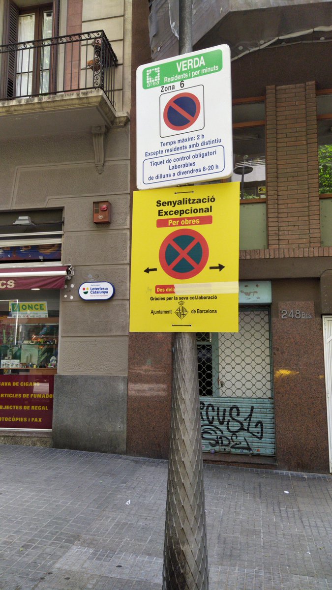 De verdad que hace falta un carril bici en la calle Castillejos cuando la calle de al lado y ya tiene uno y la calle Mallorca y calle provenza tienen carril bici también en sentido horizontal y no lo respeta ni dios????? No tienen mejor idea para estropear más Barcelona? ?