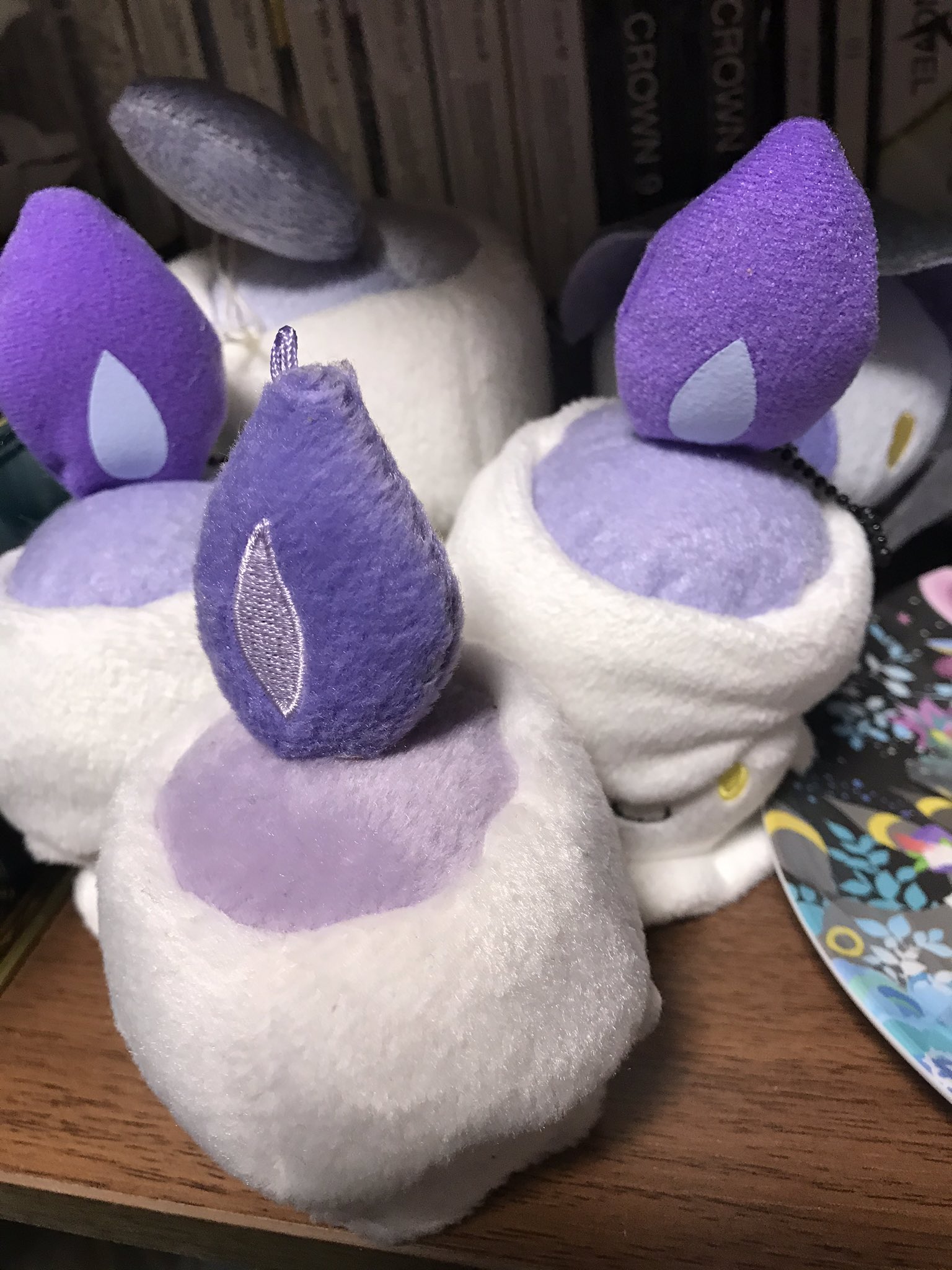 はぎｄｘ これはヒトモシのぬいぐるみ これはヒトモシドール これはヒトモシのぬいぐるみマスコット これはヒトモs どれも一緒じゃないですか よく見ろ 炎の解釈と蝋の垂れを口と解釈するか鼻と解釈するかで派閥が分かれている て 両さん