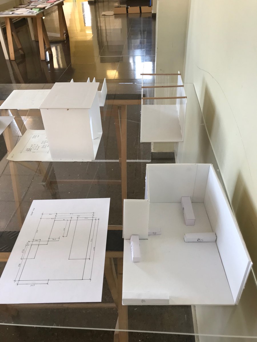 efiguer4's tweet photo. Inspirades per l'exposició de #beatrizolabarrieta @fundaciomiro projecte #gravitacions amb #serafinalvarez, l'alumnat de Volum de 1r Batx Arts proposa intervencions artístiques a l'institut. Tot el procés i creacions al web:
https://t.co/AjR76zQW8D https://t.co/RqEA848krm