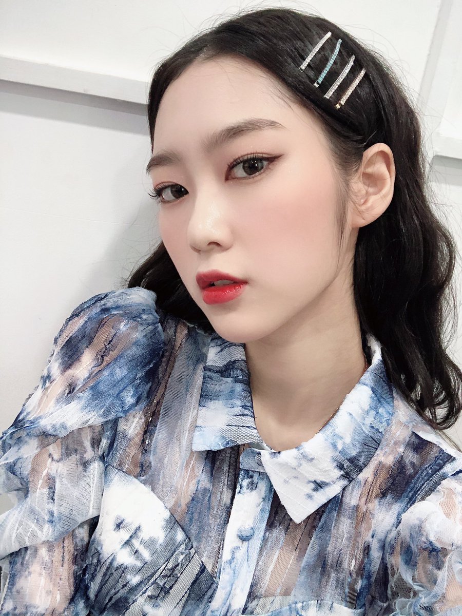 WM_OHMYGIRL's tweet photo. #오다주웠지호 #뮤직뱅크2위 #고마워요오
오늘의 사진은!! https://t.co/TNP6xxgfOt