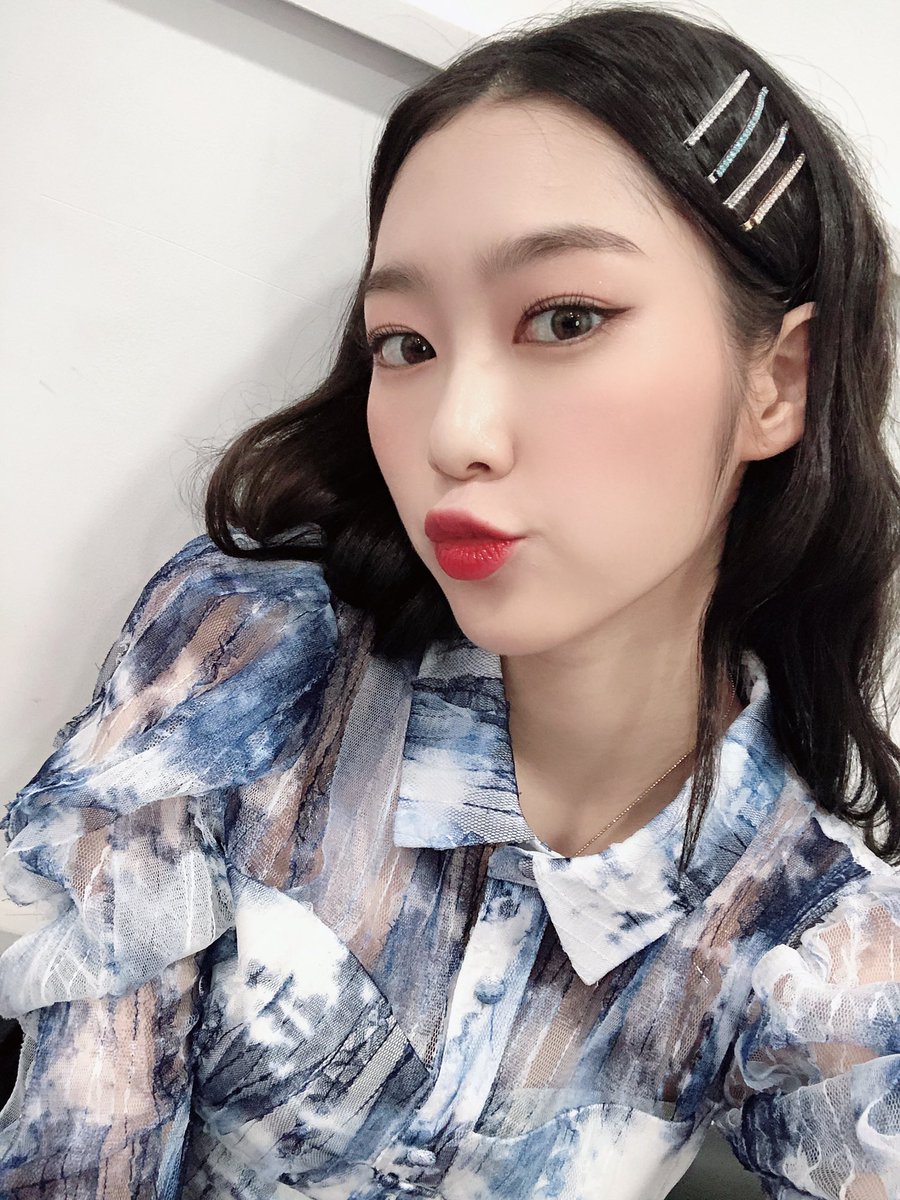 WM_OHMYGIRL's tweet photo. #오다주웠지호 #뮤직뱅크2위 #고마워요오
오늘의 사진은!! https://t.co/TNP6xxgfOt