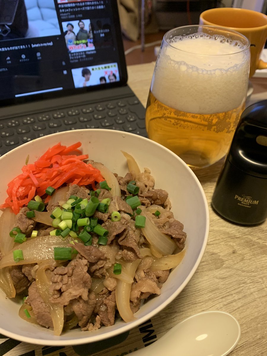 410530's tweet photo. 今日は牛丼と神泡のヤツで優勝していくことにするわね https://t.co/5mtvxG8doy