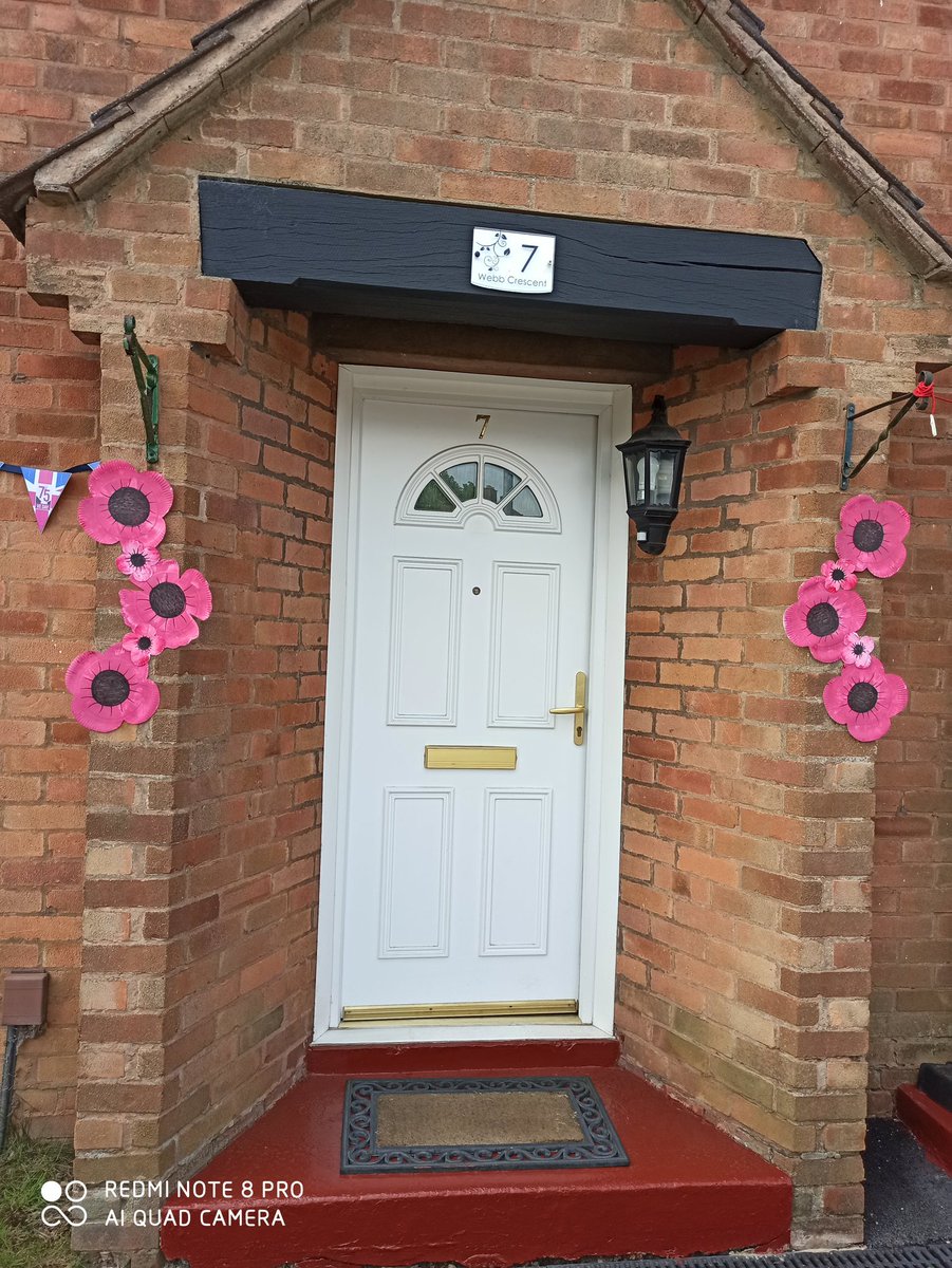 lisakane1888's tweet photo. Decorating our house! @TelfordWrekin
#VEDay75 https://t.co/xn3XZmhuBo