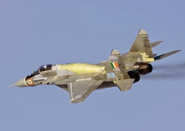 Фронтовой истребитель миг-29. Почему у миг 8 один бак длиннее а другой короче. Топливный бак миг 29. Почему мига. Миг-31бм.