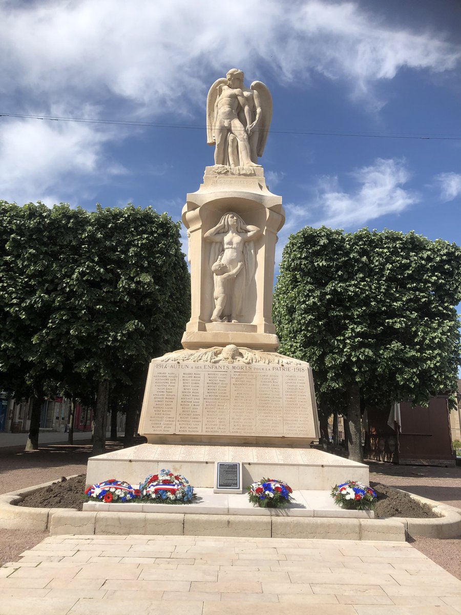 FredericBrochot's tweet photo. 🇫🇷 Commémoration du 75ème anniversaire de la Victoire du 
#8Mai1945 
🙏 Malgré la situation exceptionnelle, nous ne devons jamais oublier notre Histoire et toujours honorer la mémoire de celles et ceux qui ont perdu la vie pour notre liberté. https://t.co/Orc2cpJRiI
