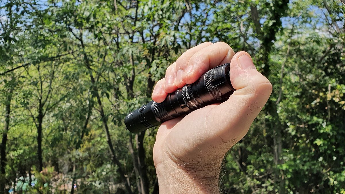 EdisonNitecore's tweet photo. Stay safe and keep social distance when you go outside for a fresh.

Don't forget to prepare yourself a powerful and compact flashlight to stay safe at night.

Photo by Roberto Mazza
#Nitecore #flashlight #NitecoreMH12V2 #light #tacticalgears #tactical #gear #outdoor #EDC #tools https://t.co/FwTZ34K9fN