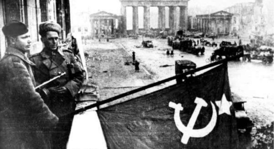 8 мая 1945 года завершилась Берлинская наступательная операция. Она продолжалась 23 дня – с 16 апреля по 8 мая 1945 года и проводилась под руководством трех Маршалов Советского Союза – Г.К. Жукова, К.К. Рокоссовского и И.С. Конева.