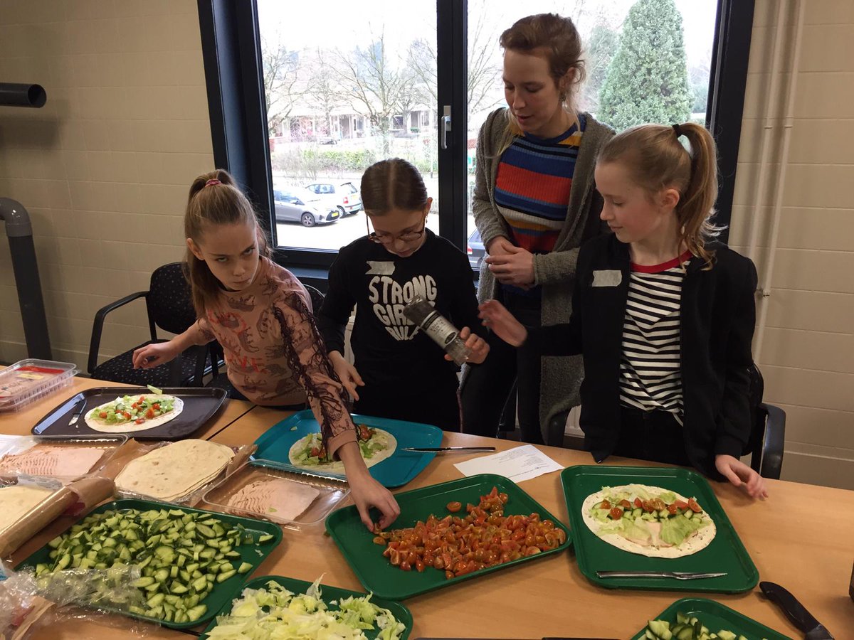 StMoveNijmegen's tweet photo. Helaas zijn er dit voorjaar geen Move-projecten uit te voeren. Gelukkig hebben we mooie foto's met herinneringen om naar te kijken... 🌼

#blikkenverruimen #impactmaken #kominactie https://t.co/ptuFqRTVOk