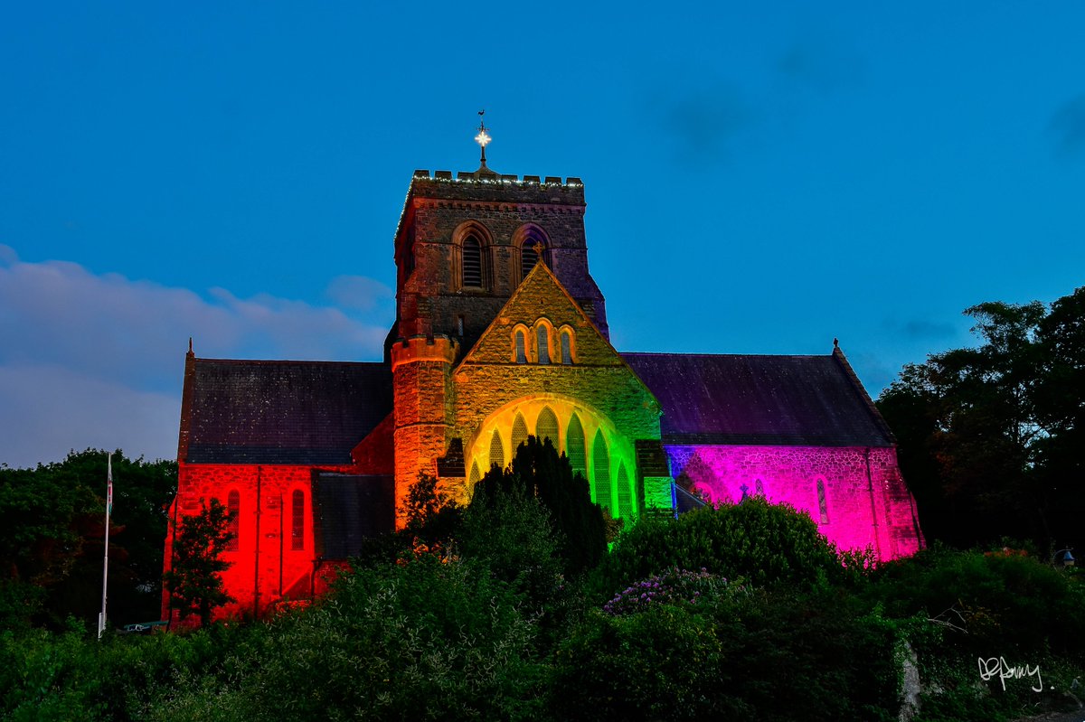 dylancparry's tweet photo. #StPadarn #church #Llanberis #ThankYouNHS #KeyWorkers #Diolch #Cread #MadSoundLighting https://t.co/GBe4tWc0Oh