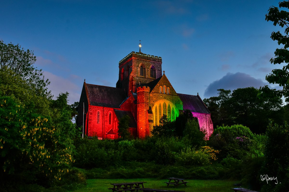 dylancparry's tweet photo. #StPadarn #church #Llanberis #ThankYouNHS #KeyWorkers #Diolch #Cread #MadSoundLighting https://t.co/GBe4tWc0Oh