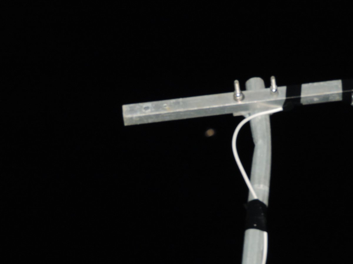 fearlesslyloyal's tweet image. #SatcomNorm #WorkingOnTheNiteMoves the HRPTBLUNT in all it&apos;s splendor on moonlit night..in suppoprt i have the SAWBIRD + GOES NOAA LRIT Lna @Nooelec pwr led on and covered with makeshift plastics as a radome.. Powered up using the #RSP2Pro..tracking HRPT Signals