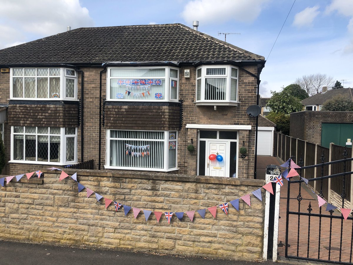yorkshirespud's tweet photo. Happy #VEDay75 ! It’s been nice under #coronavirus lockdown to have a different focus and decorate the house, enjoying the weather. Keep #Social_Distancing all! https://t.co/VGNq8N9agG