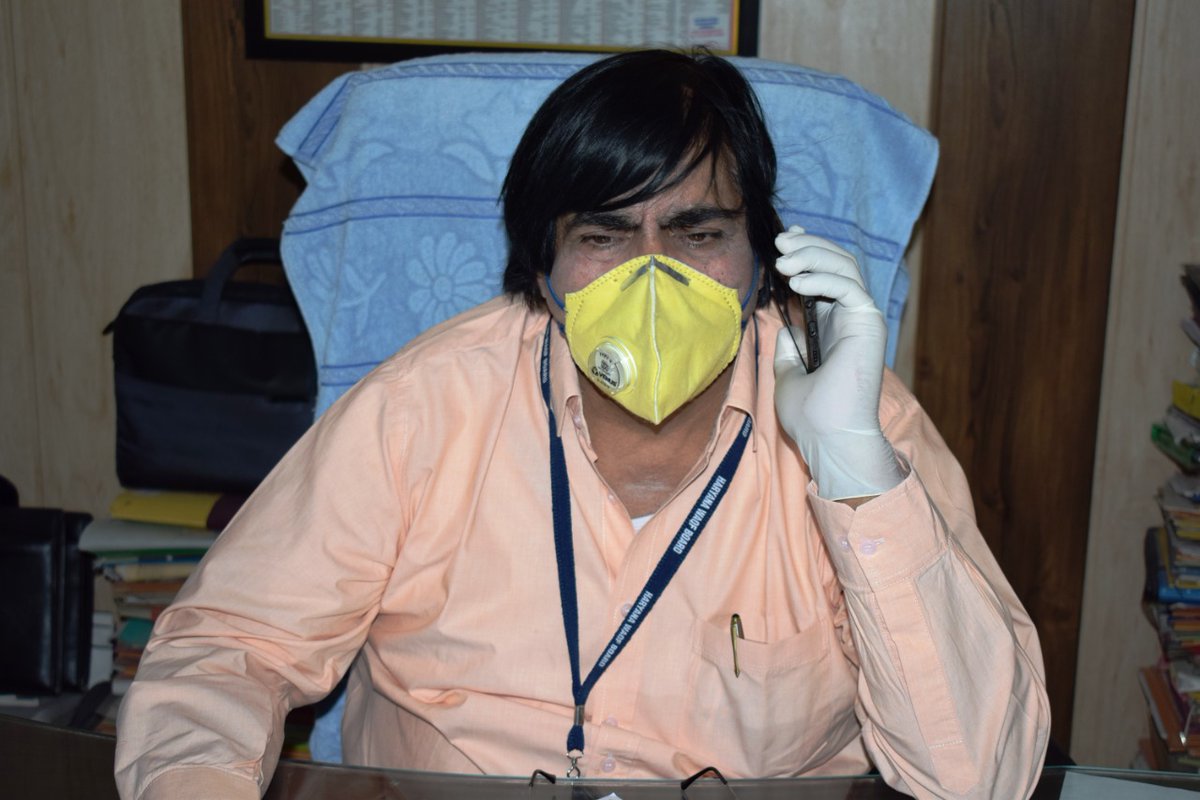 imteyazkhizar's tweet photo. Working in the Office with restricted Staff .
Follow  Guidelines of Lockdown &amp;Social Distancing in ur Own Interest!
#StayHome
#BreakTheChain 
Do wear your mask .
#MasksIndia #IndiaFightsCorona 
@hrywaqfboard 
@college_mewat 
@ErAvnish14 @rahmanhwb 
@ibrmis @Farook01541786 https://t.co/WhEb3cFL6C