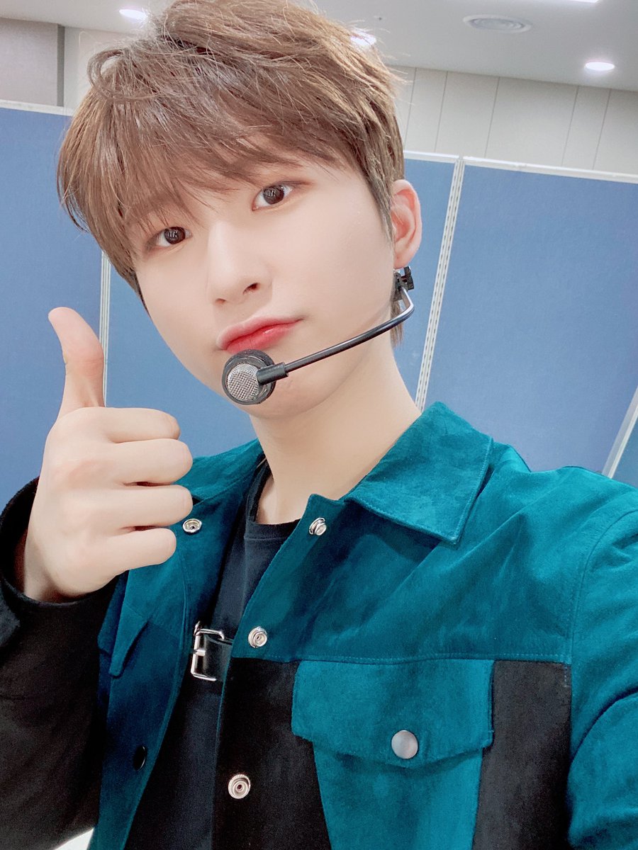 CRAVITY_twt's tweet photo. 오랜만에 여러분 다시 보게 되서 너무 설레네요 🥰
다시 찾아온 크래비티도 많이 사랑해 주실거죠 ?

#뮤직뱅크 #민모룹 #밋앤그릿도 #기대해주세용 #우빈 https://t.co/8bopdJLWsz
