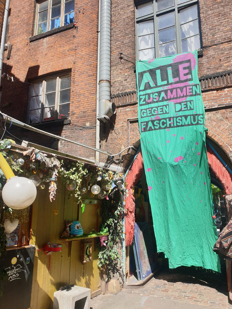 gaengeviertel's tweet photo. #8Mai 75 Jahre Befreiung! Wer nicht feiert hat verloren. #migrantifa #WeRemember #8MaiFeiertag #NieWieder #75Befreiung https://t.co/CEVnt9qGSg