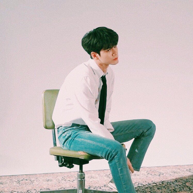 __yourcigarette's tweet photo. #옹성우 #ONGSEONGWU https://t.co/djnjHsFBqS