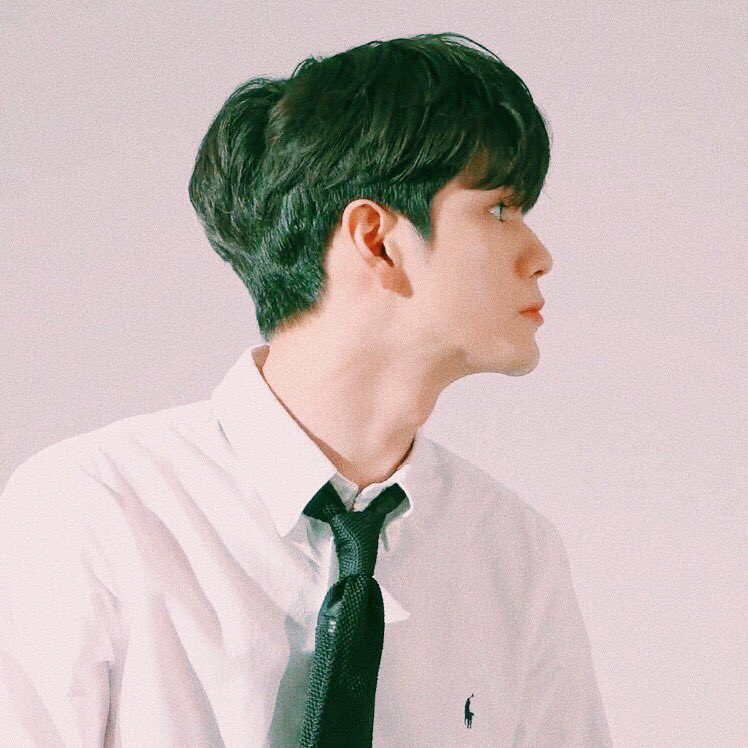 __yourcigarette's tweet photo. #옹성우 #ONGSEONGWU https://t.co/djnjHsFBqS