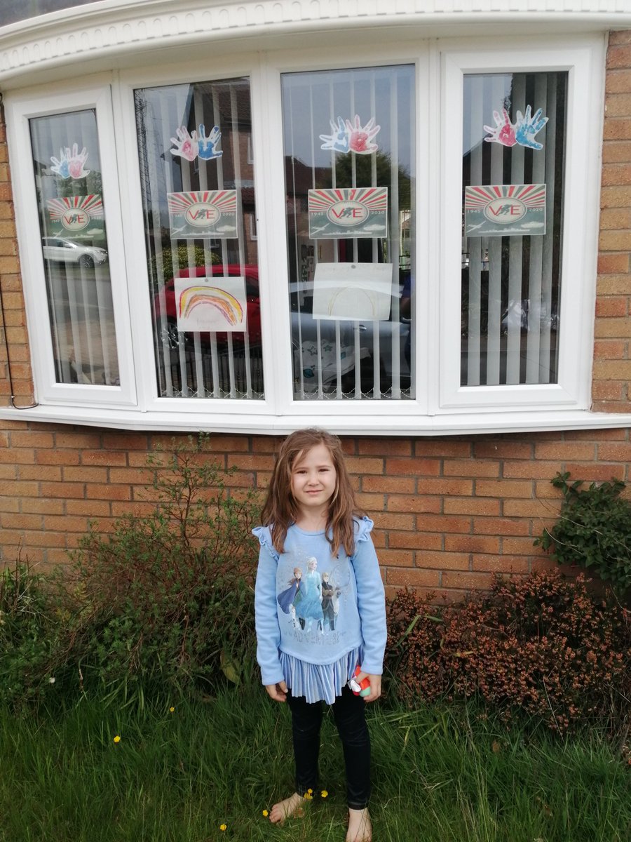 ClareEd74377224's tweet photo. @ReceptionBPS @YearFourBPS our window (quickly done iv been in work) 😊 https://t.co/j55LhuC02Z
