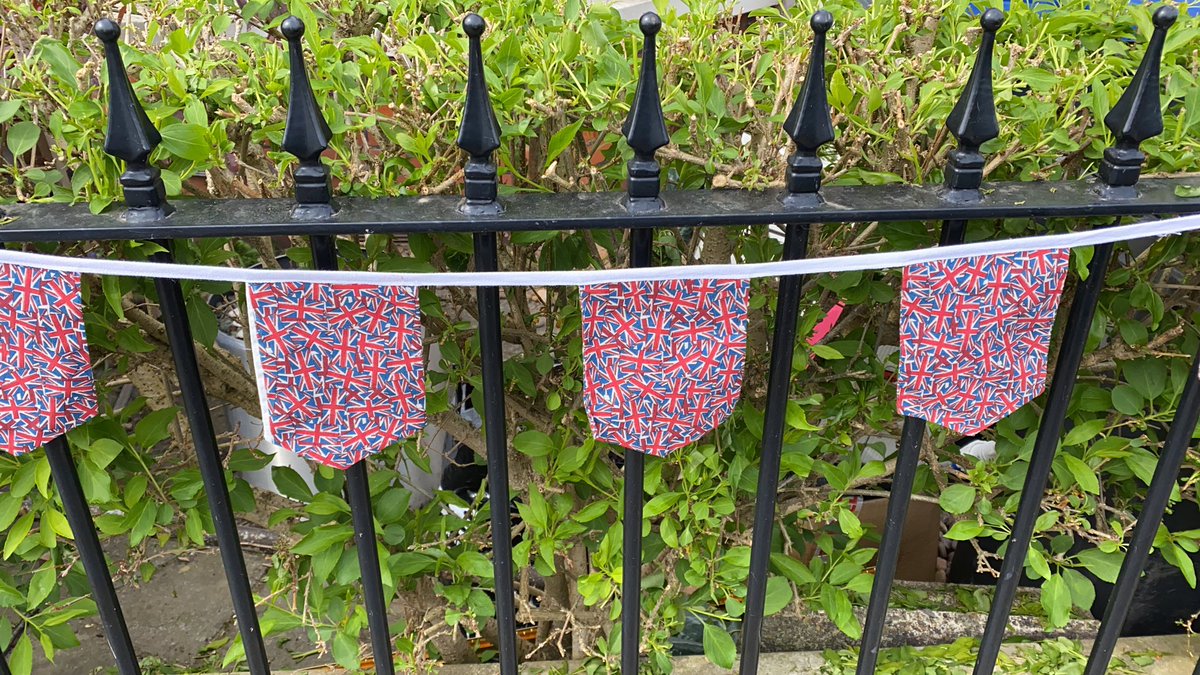 oystertextiles's tweet photo. VE Day bunting recycled from a previous project.
#vedayanniversary75  #wellmeetagain #remembering #whitstable #bunting #recycled https://t.co/BMpujmztjx