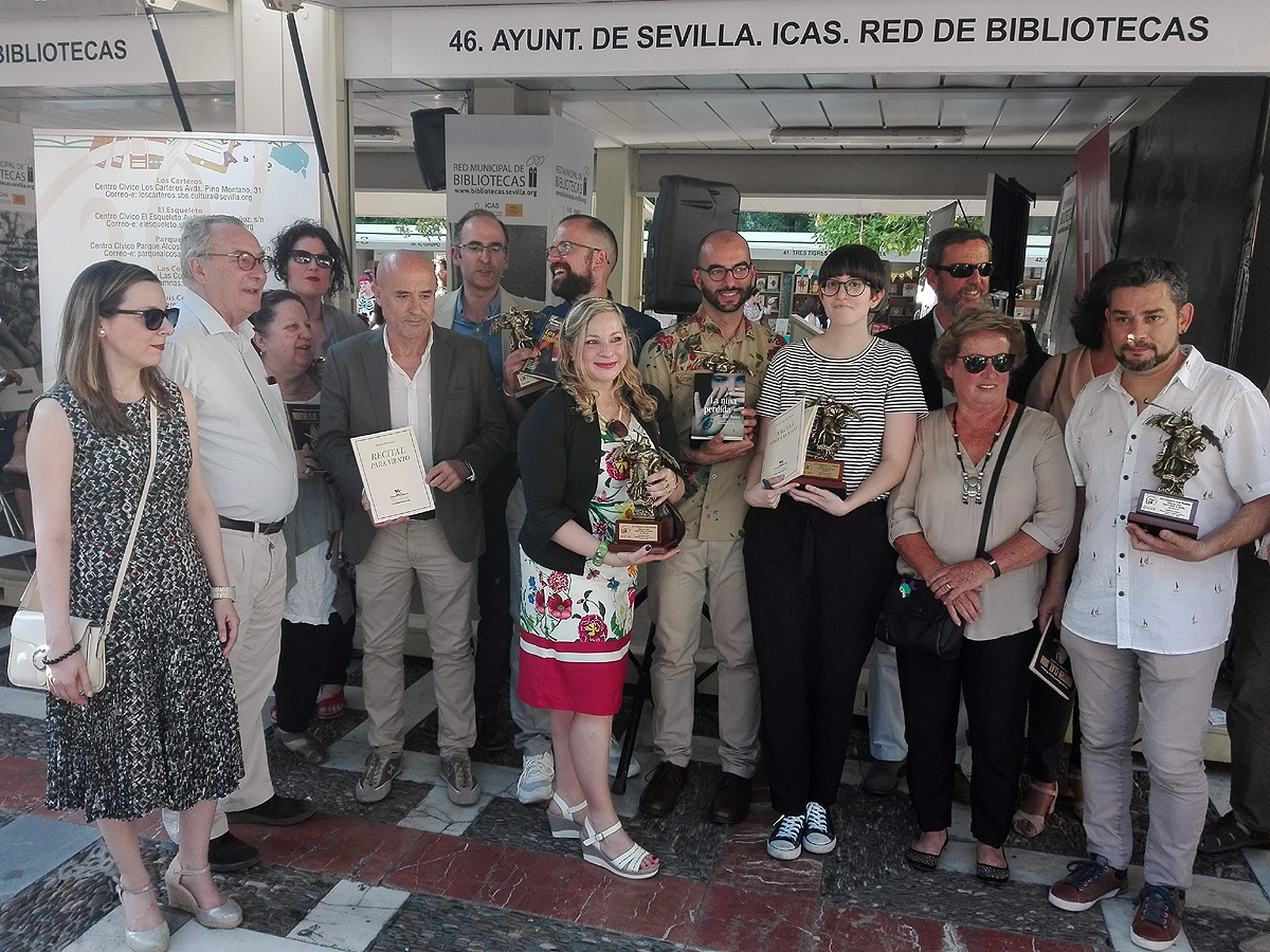 CICUS_'s tweet photo. El año pasado, presentamos en la @FLSevilla (#FLS19) los premios de la XXIII y XIV edición del Certamen Rafael de Cózar de @unisevilla https://t.co/XEdbqykIB6 https://t.co/K2ei6VNIwB