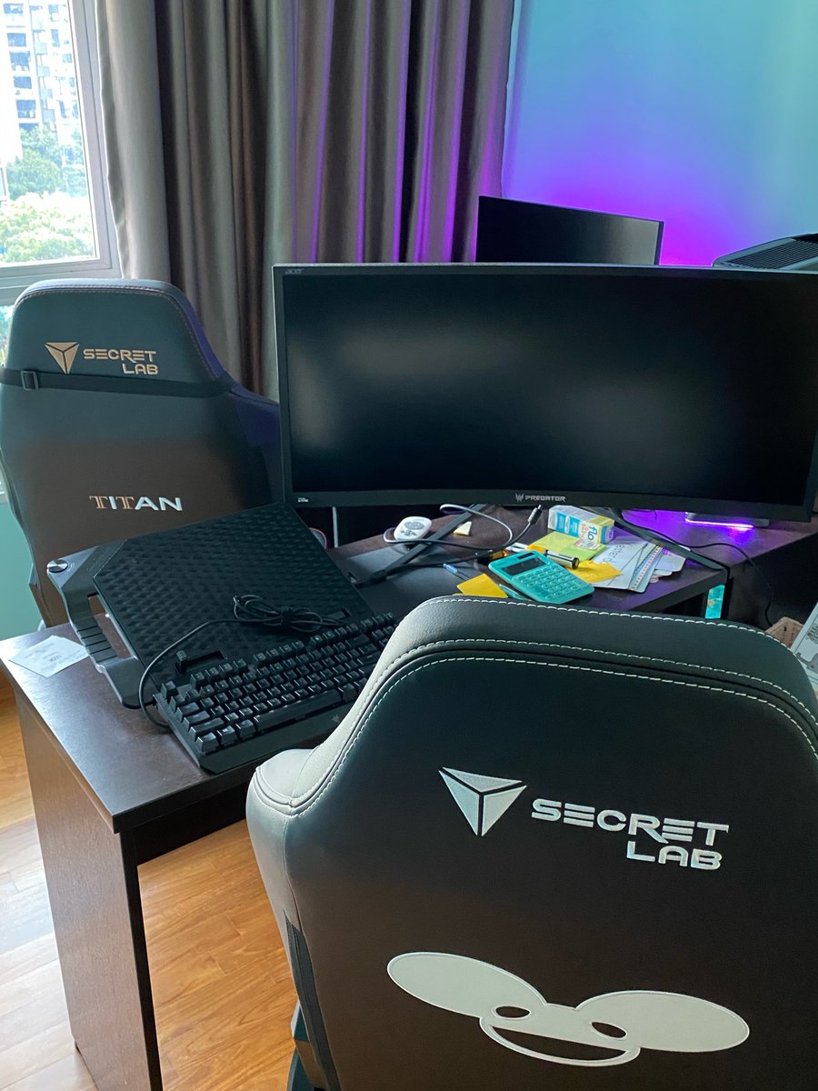 travisdesouza's tweet photo. Deadmau5 in the house! @secretlabchairs #secretlab https://t.co/QPadbqmoMg