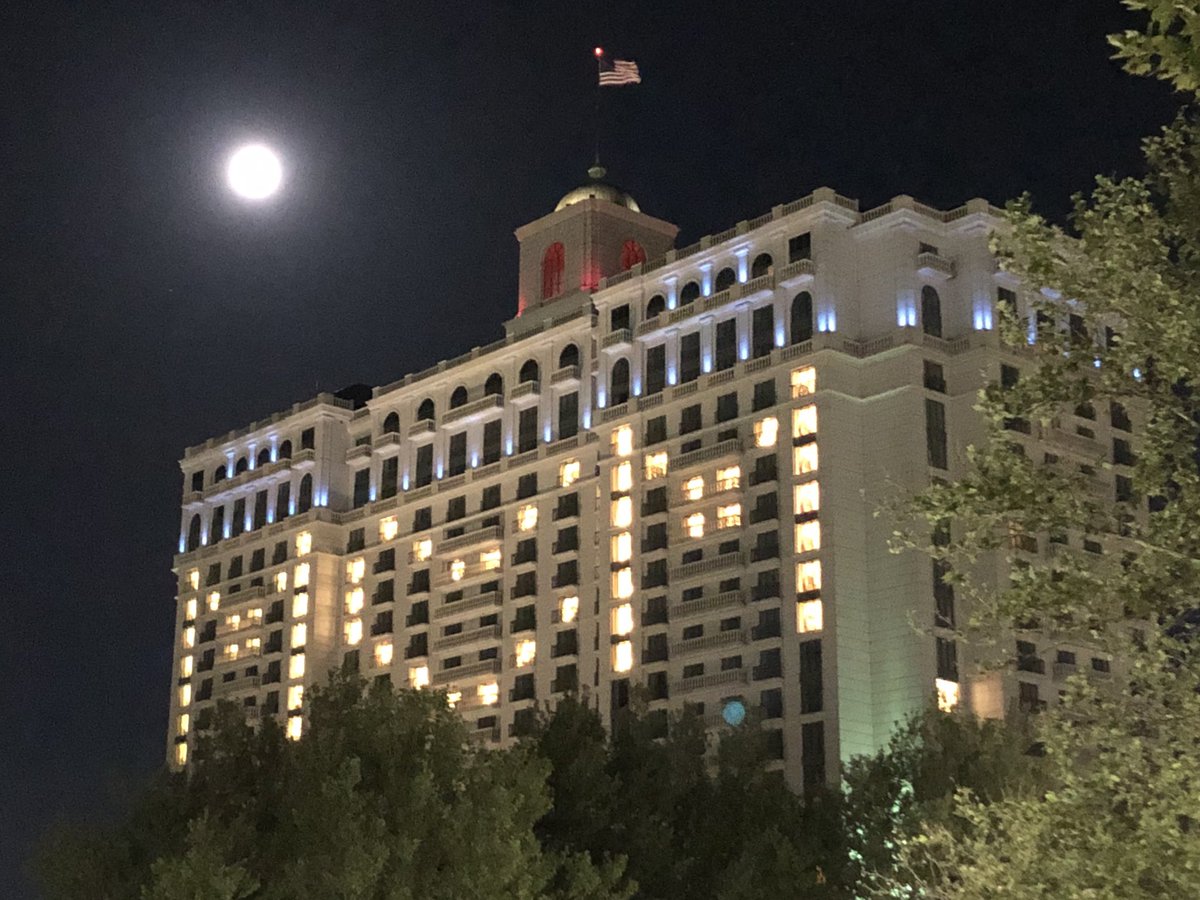 SeanMoodyNews's tweet photo. The @GrandAmerica has added a Mother’s Day touch to the heart that’s been lit up there for the last several weeks. https://t.co/zQjbXjQqgI