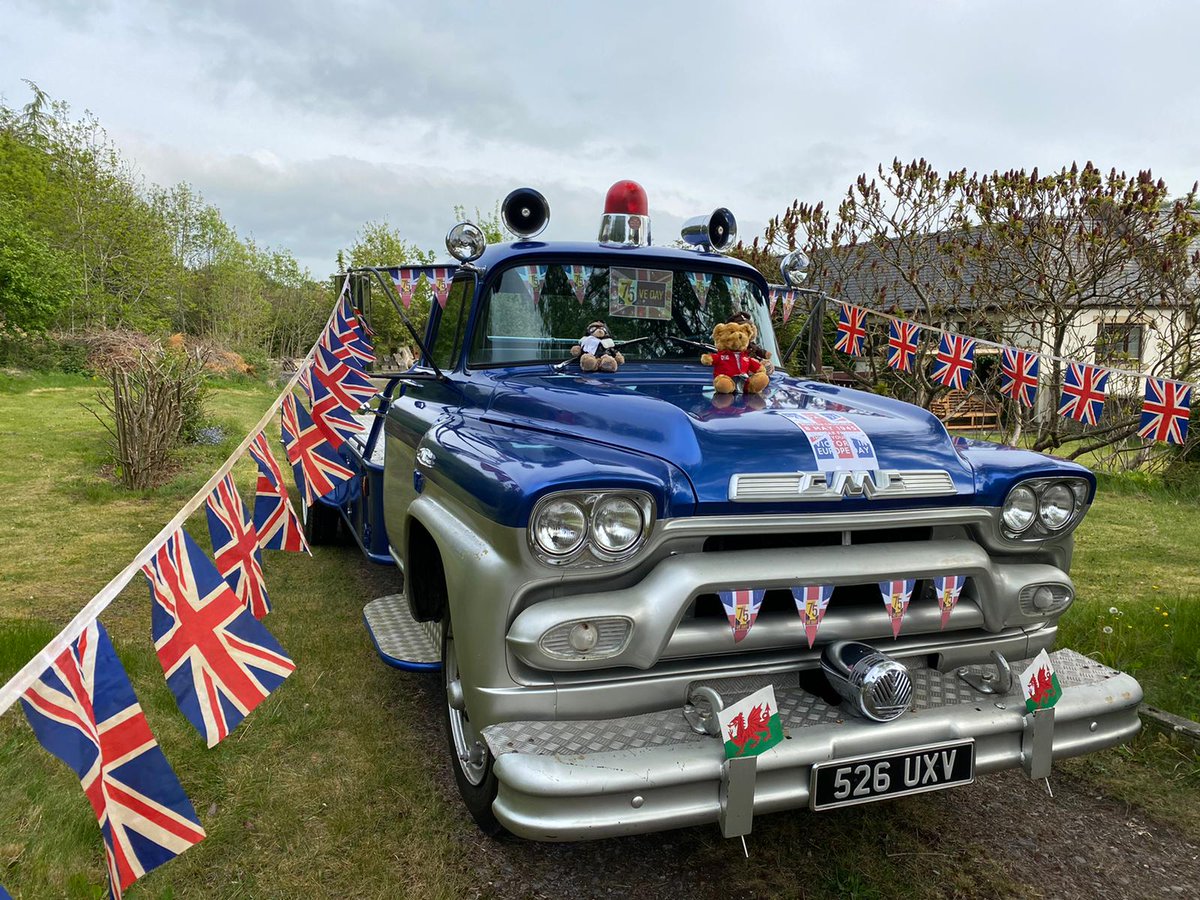NedShannon1's tweet photo. We cant exactly party but we can decorate our 1950s ex US airforce fire truck!! Let the celebrations begin😁😁 @ShitChester @joerob_leader #VEDay2020 #VEDay75 #VEDay #VEDayAtHome https://t.co/OmMISdDMgH