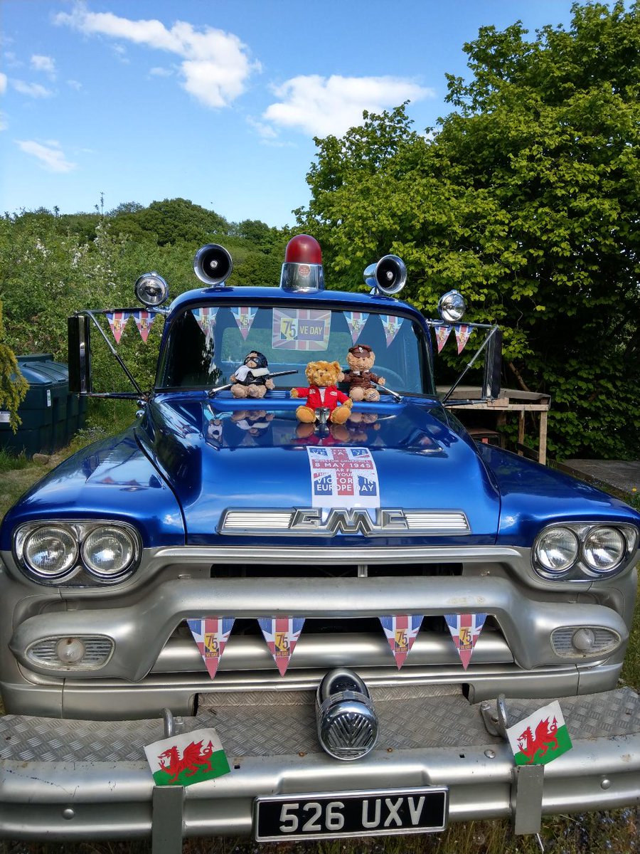 NedShannon1's tweet photo. We cant exactly party but we can decorate our 1950s ex US airforce fire truck!! Let the celebrations begin😁😁 @ShitChester @joerob_leader #VEDay2020 #VEDay75 #VEDay #VEDayAtHome https://t.co/OmMISdDMgH