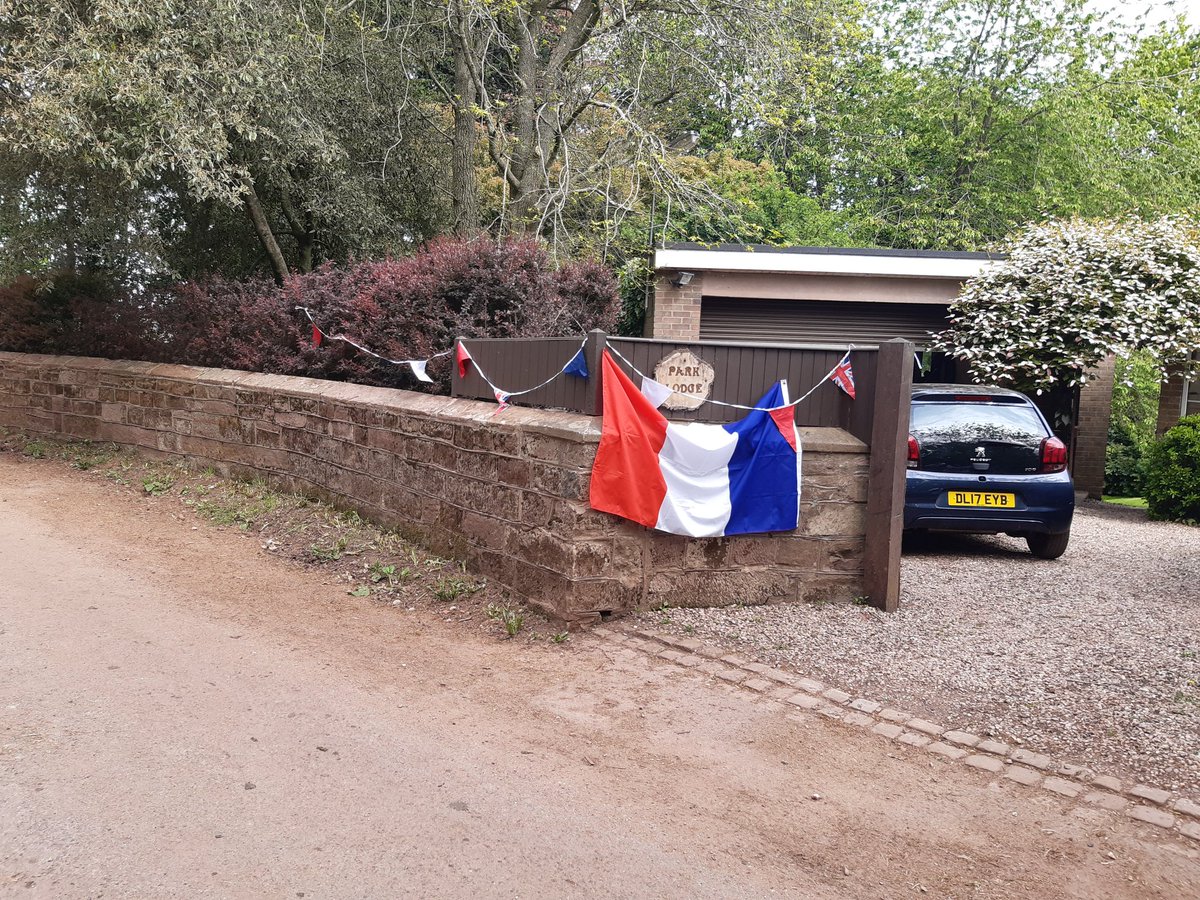 mandy_ambert's tweet photo. Recognising the 75th anniversary of #VEday with @AmbertLouis @ambert_jean and wishing my daughter @smith_suzi was here with us.
Hoping you are all well out there mes amis. @MidlandsGolfer @EnglandGolf @RandA 
Keep going and stay upbeat #bestofhealth #lockdownuk https://t.co/KpJJ4VJMHW
