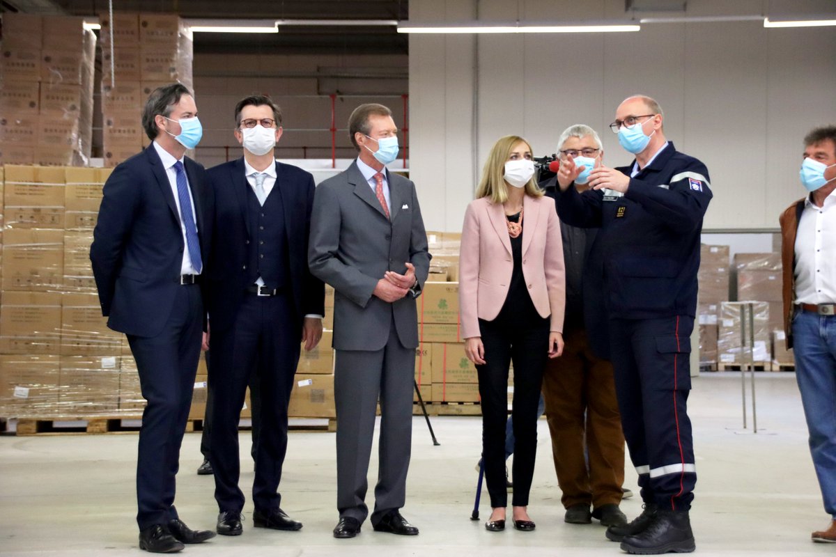 CGDISlux's tweet photo. Visite de S.A.R. le Grand-Duc Henri accompagné de la Ministre de l'Intérieur @TainaBofferding au stock opérationnel du CGDIS chargé de la distribution de 26 millions de masques chirurgicaux destinés à la population du Luxembourg https://t.co/iUKpEBa3PY https://t.co/GUfNpzYgui