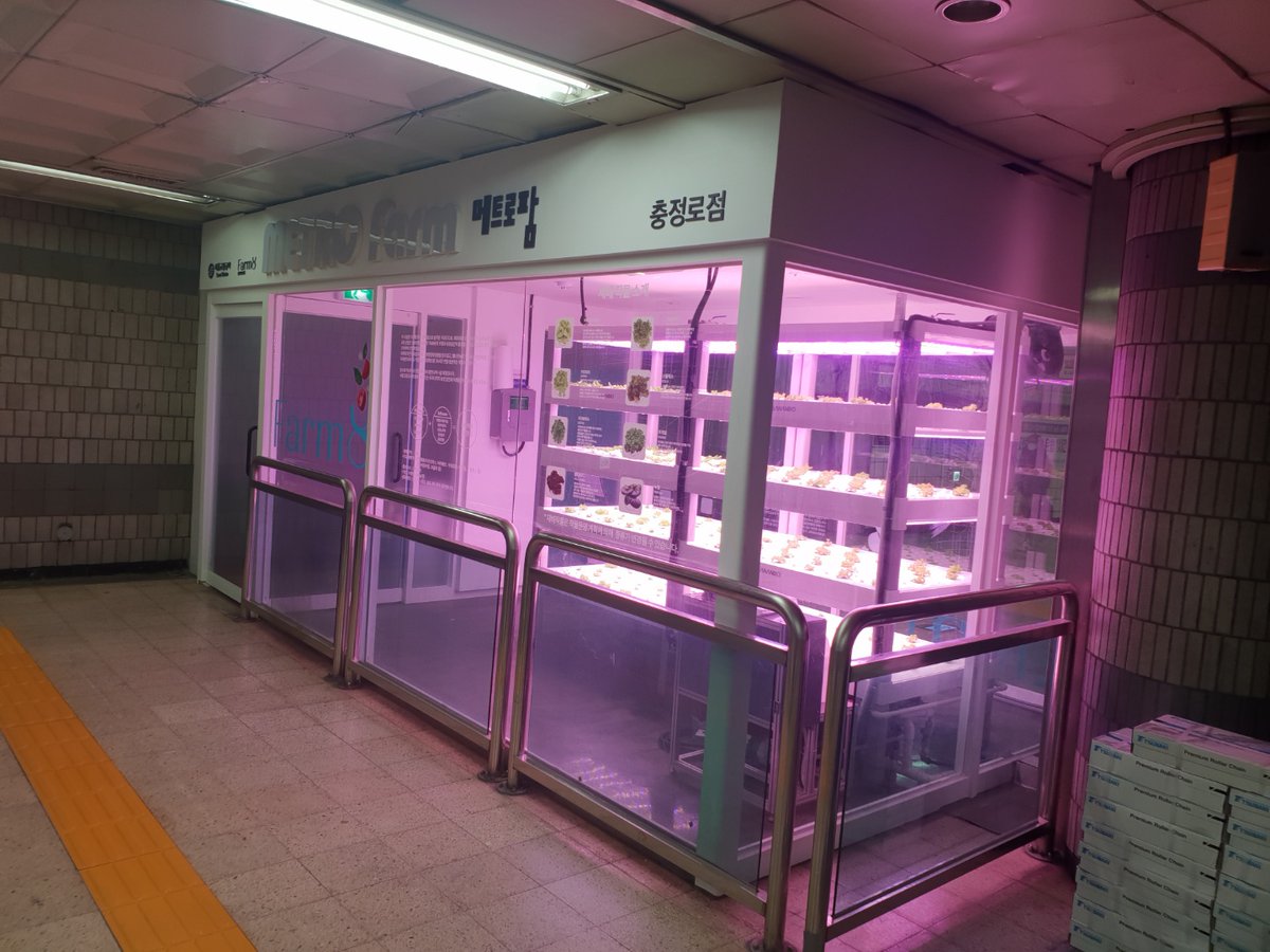 sananbio's tweet photo. Mr. Kim, #Radix's endorser from South Korea, has been working w/ Seoul government to operate several metro farms. The fresh produces are consumed in a cafe as salad or juice ingredients. Mr. Kim is now looking at its farms for ingredients for cosmetics &amp; drugs. #Letsgrowtogether https://t.co/Yi3zfXXGUi