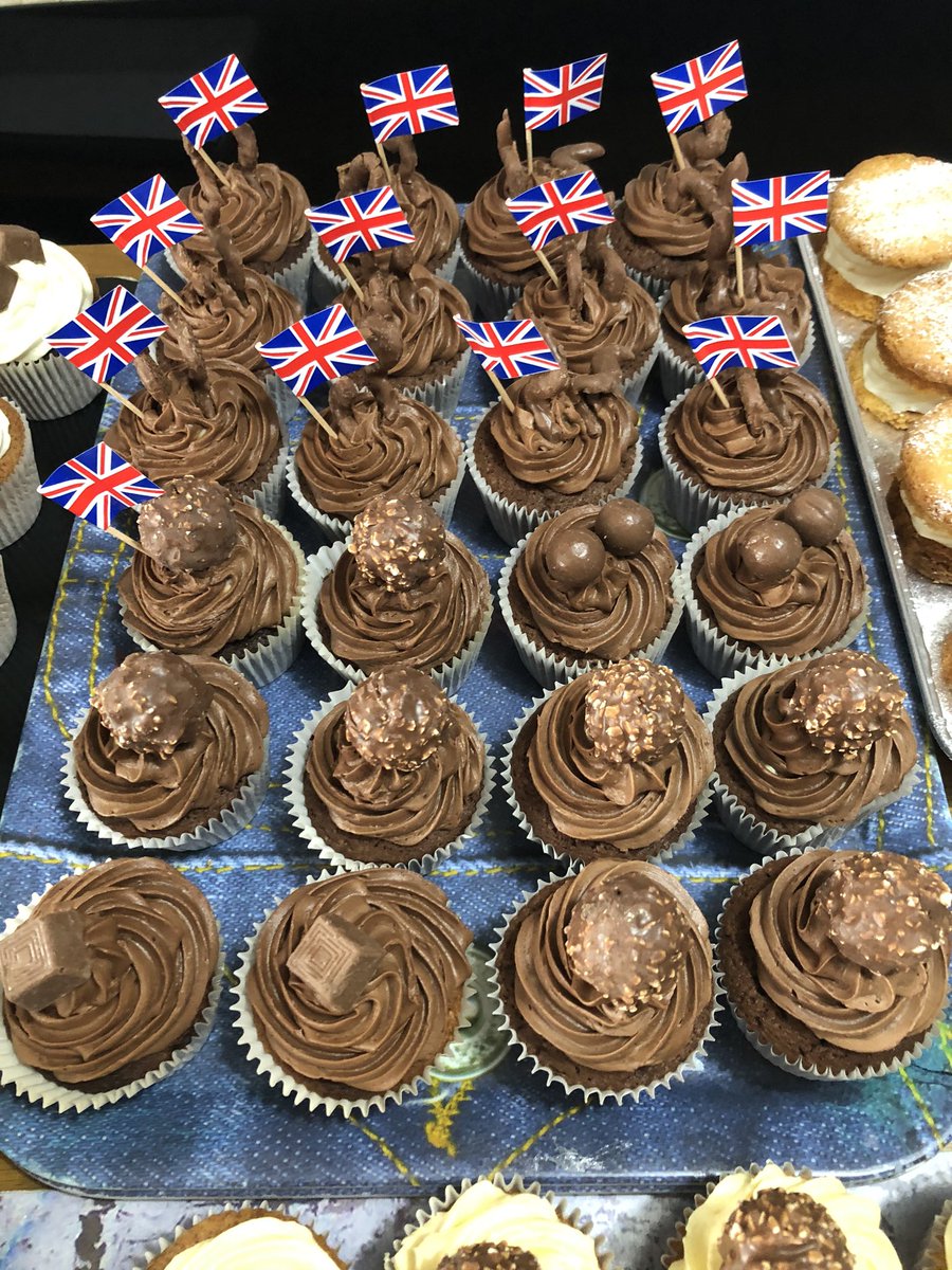 jenandabs's tweet photo. #VEDay75 normally I would have made a celebratory cake but decided to bake for my road. Off 2 deliver at a safe distance 🧁🍰🇬🇧@WiganCouncil #Parkfields,Abram https://t.co/y9hPkNp3J7
