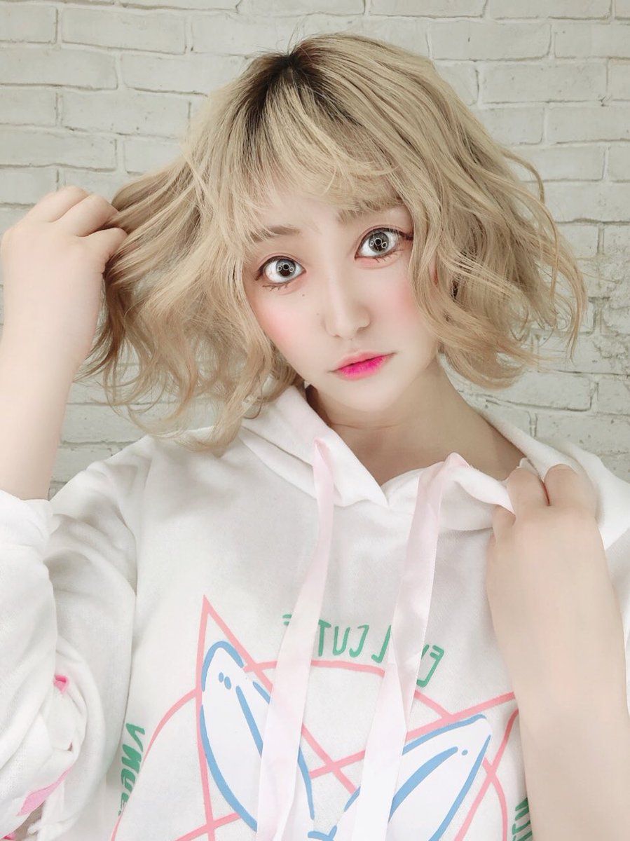 勇者あまめろでぃ 金髪ボブはすきですか イメチェン 金髪 ボブヘアー ゆるふわ巻き フリーモデル ポールダンサー 1mmでもいいなと思ったらいいね