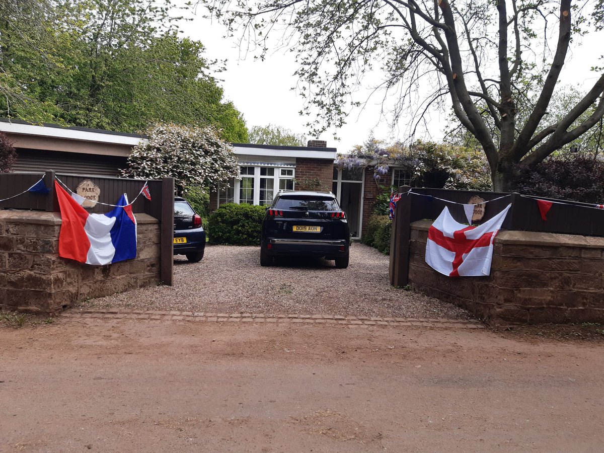 mandy_ambert's tweet photo. Recognising the 75th anniversary of #VEday with @AmbertLouis @ambert_jean and wishing my daughter @smith_suzi was here with us.
Hoping you are all well out there mes amis. @MidlandsGolfer @EnglandGolf @RandA 
Keep going and stay upbeat #bestofhealth #lockdownuk https://t.co/KpJJ4VJMHW