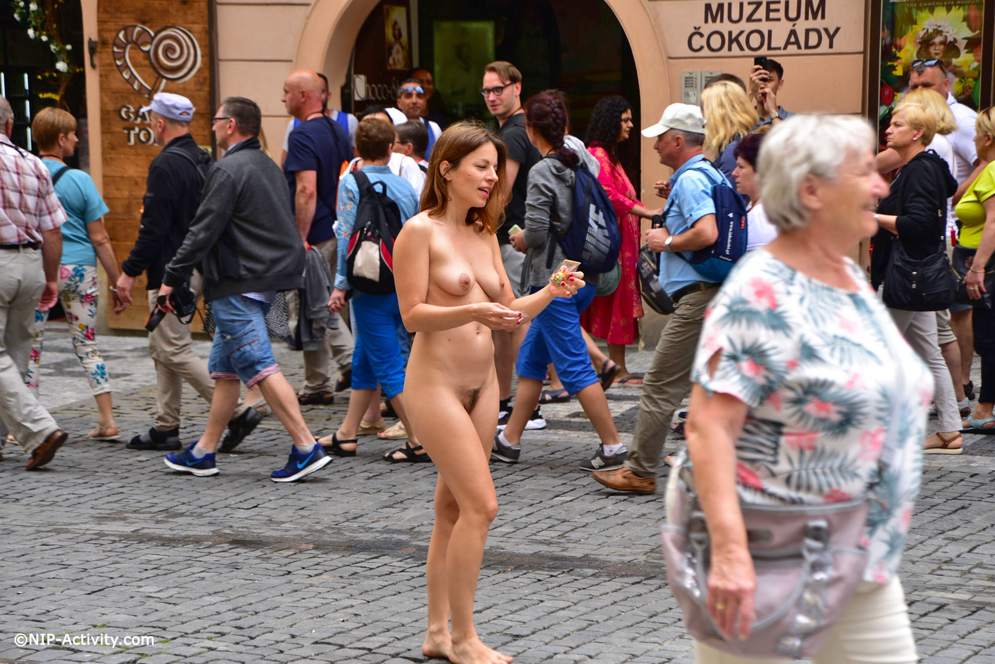 nip-activity public nude  / X