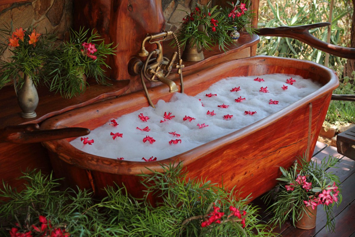 desertroselodge's tweet photo. Happiness is a long hot bubble bath, with the right view and set up, giving a wonderful combination of isolation, quiet and comfort.😍😌 #ecolodge #onlyindesertroselodge #bubblebaths #relaxinnature #honeymoondestination #tembeakenya https://t.co/GgTw5KHVWu