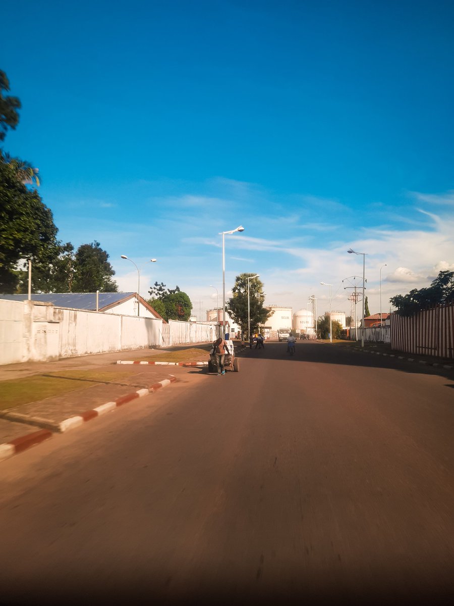 kukumastrategy's tweet photo. Brazzaville, Mpila
Vendredi 8mai.
Bonne fin de semaine chez vous...!!!
.
.
.
.
.
.
.
#photo #culture #danse #music #slam #cinema #congo #brazzaville #africanmanager https://t.co/WEFIJiJxUA